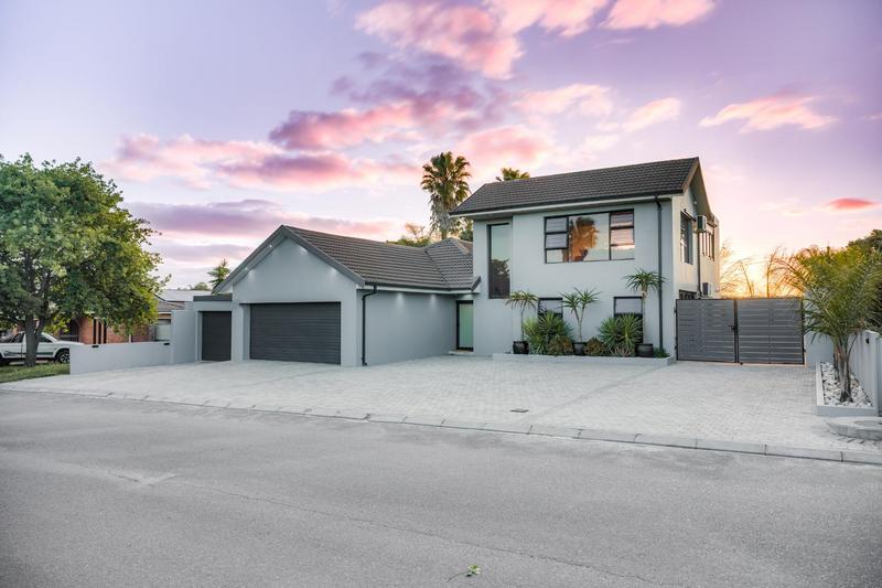 4 Bedroom Property for Sale in Vredekloof Western Cape